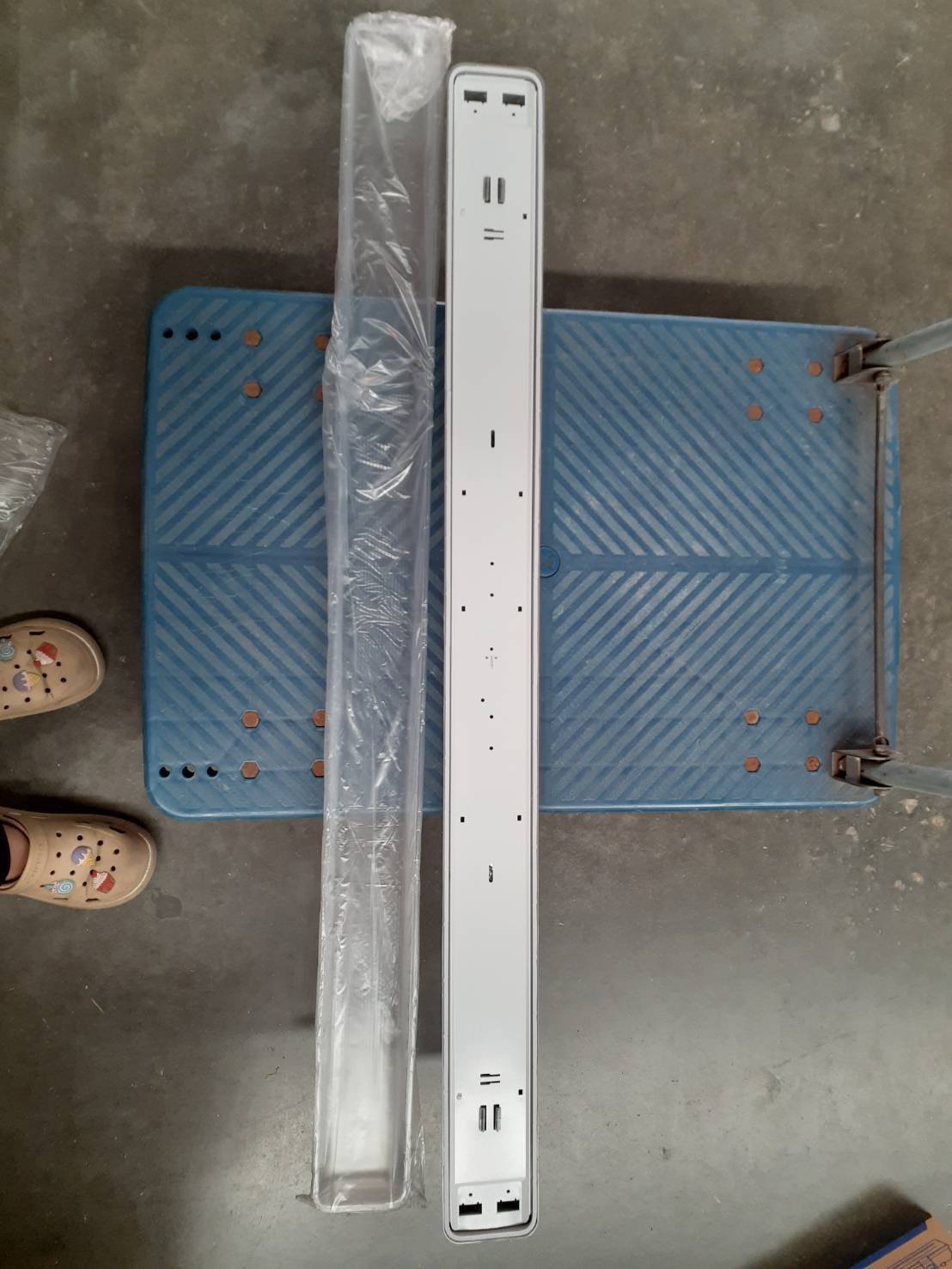 รางT8 กันฝน กันฝุ่นPVC จำนวน 8 โคม