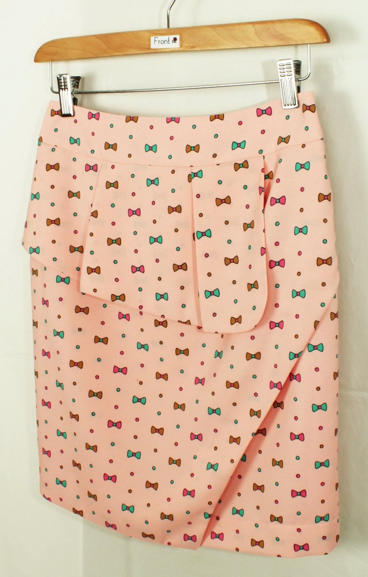 SK-174 กระโปรงแฟชั่น&ทำงาน ทรงสอบ ผ้า HIGHTWICH พิมพ์ลายโบว์พื้นสีชมพู