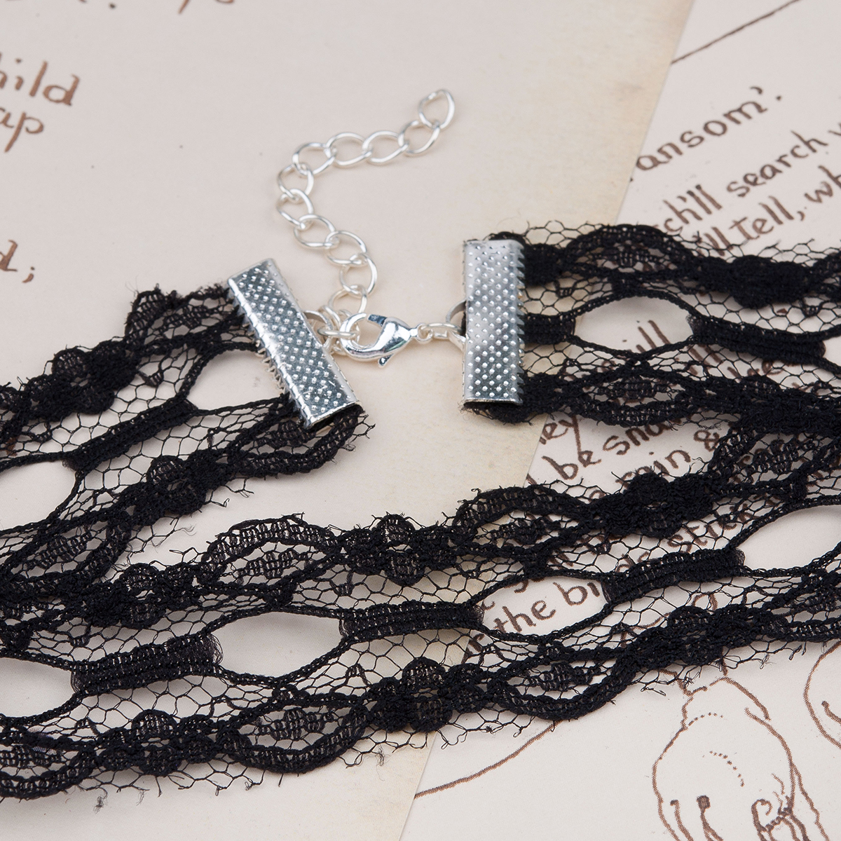 สร้อยคอ choker ผ้าลูกไม้ไนล่อนสีดำ ยาว 33.5 ซม. 1 เส้น