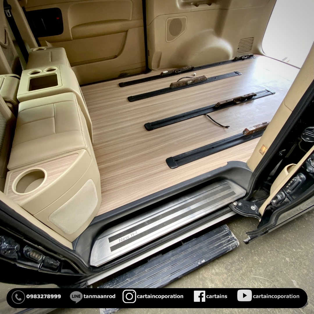 ปูพื้นลามิเนต ลายไม้แท้ สั่งทำเข้าsetกับคอนโซลเตี้ย