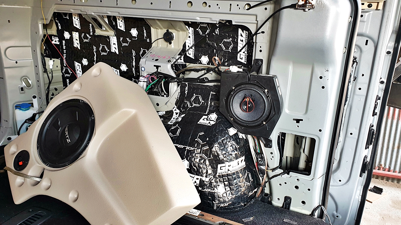 ชุดเครื่องเสียง JBL Set C - 2 แอมป์ 2 ซับ 4 ลำโพง รถฮุนได hyundai h1 และ staria รุ่นมีประตูไฟฟ้าศูนย์