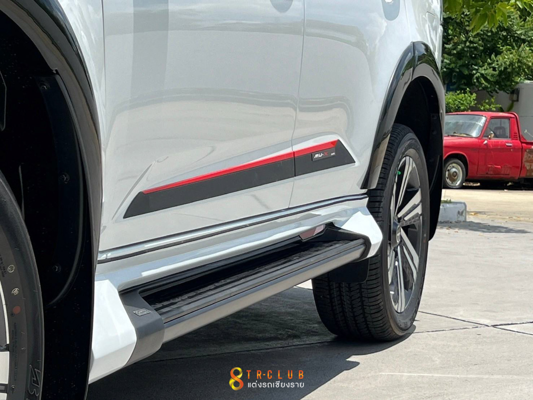 ชุดแต่งสเกิร์ตรอบคัน Emperor M II (Active, Altimate Elegant) MU-X 2025