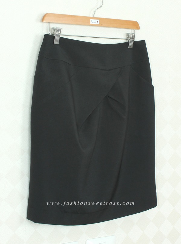 SK-361 กระโปรงแฟชั่น-ทำงาน ทรงสอบ ผ้าไหมอิตาลีสีดำ ด้านหน้ากระโปรงดีไซน์สวยเก๋ มีกระเป๋าข้าง