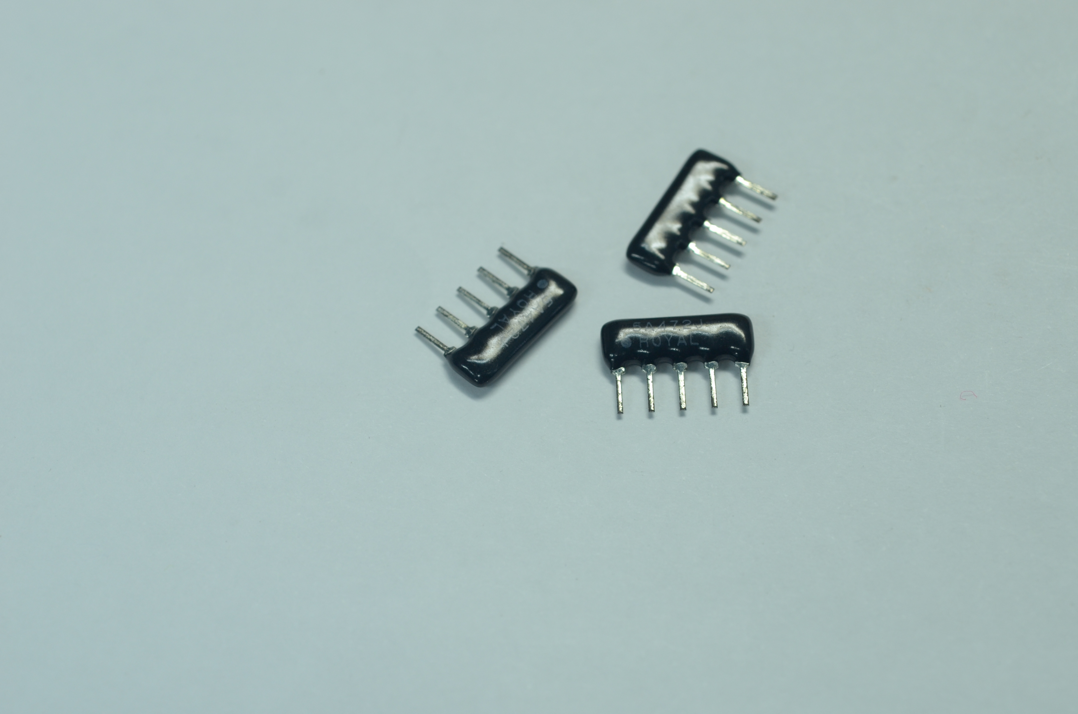 RNLA05J0103B0E : 10k Network resistor,5 Pins.