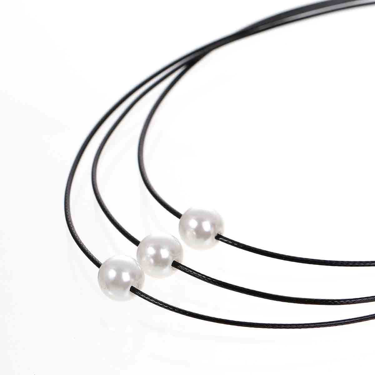 สร้อยคอ Choker แฟชั่น เชือกเทียนสีดำ 3 ชั้น ประดับมุกเทียมสีขาว 3 เม็ด รอบคอ ยาว 37cm 1 เส้น