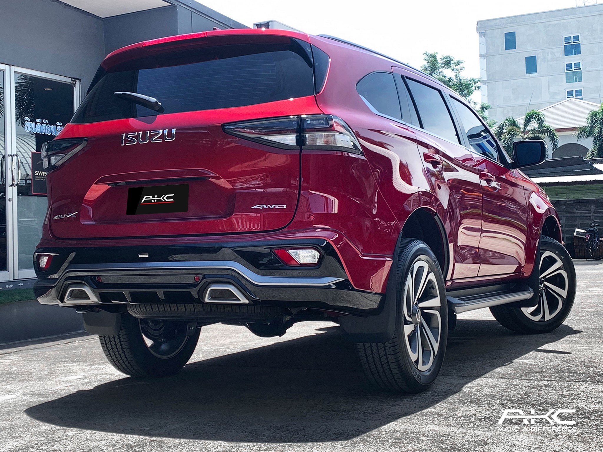 ชุดแต่งสเกิร์ตรอบคัน AKC สำหรับ Mu-X 2021