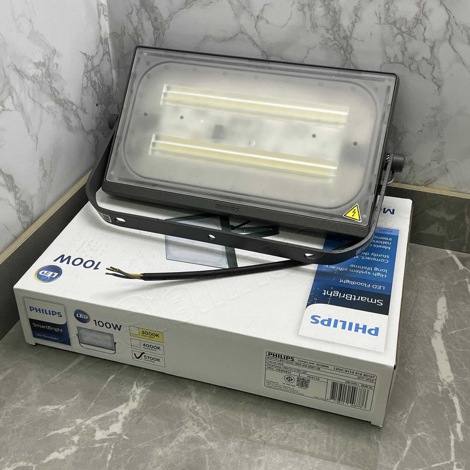 สปอร์ตไลท์ BVP174 LED112/CW 100W WB GREY CE (PHILIPS) รุ่น BVP174 100watt แสงขาว (Cool Daylight) 5700K