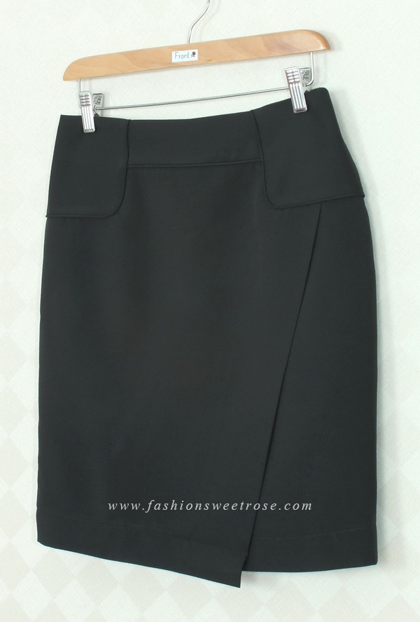 กระโปรงทรงสอบ ผ้าไหมอิตาลีสีดำ ด้านหน้ากระโปรงดีไซน์เรียบหรู / SK-339
