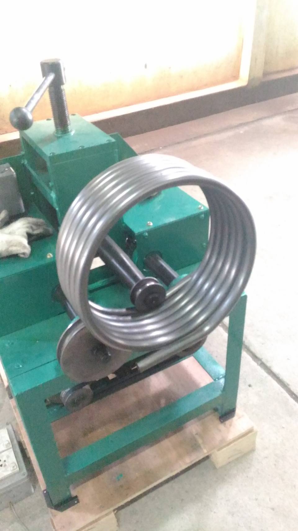 เครื่องดัดท่อไฟฟ้า (HHW-G76)