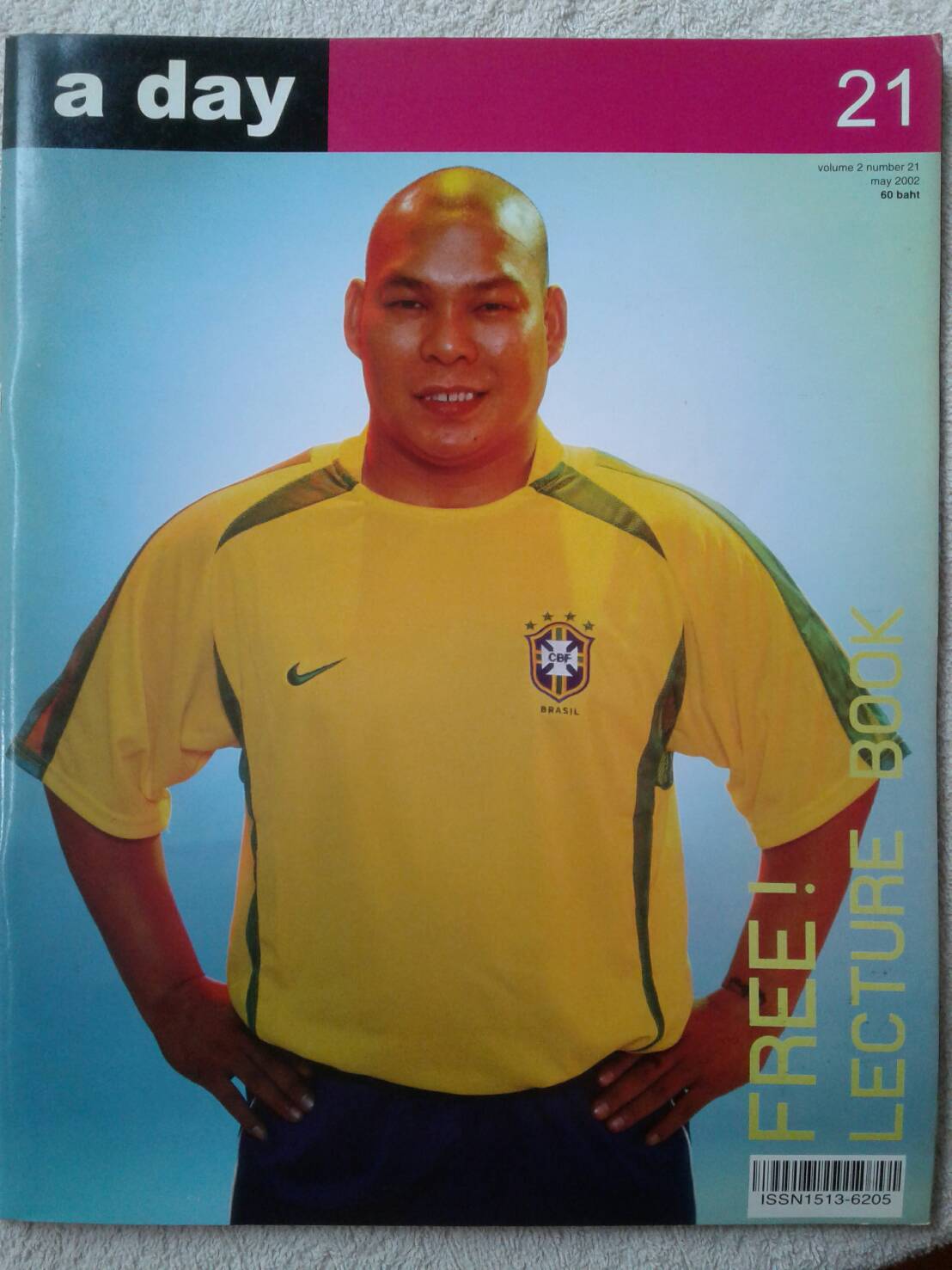 a day Vol. 2 No. 21 / 2002