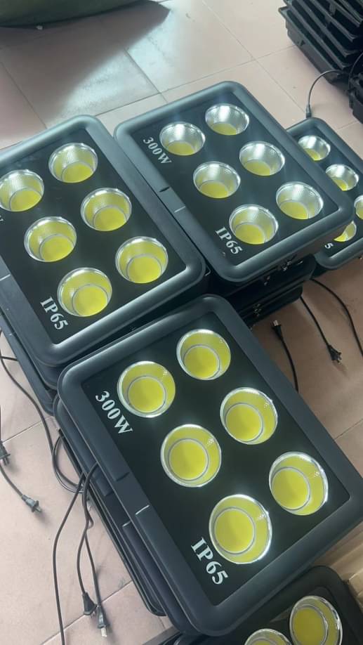 โคมไฟสปอร์ตไลท์สนามกีฬา, โคมไฟสปอร์ตไลท์โรงงาน,โคมไฟสปอร์ตไลท์โกดัง จำนวน 1 โคม