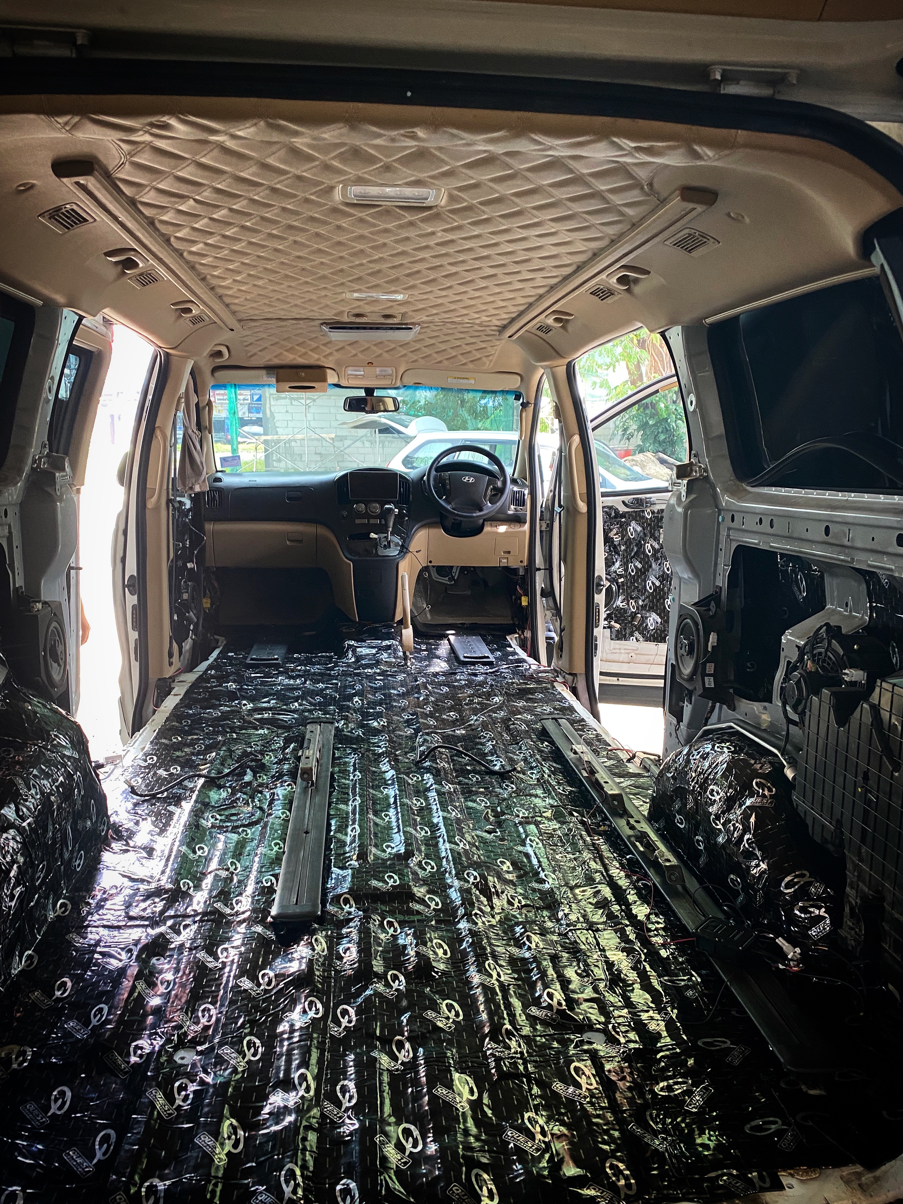 HYUNDAI H-1 STAREX [สคัฟเพลท + ผ้าม่าน + แดมป์ + หุ้มหลังคา]