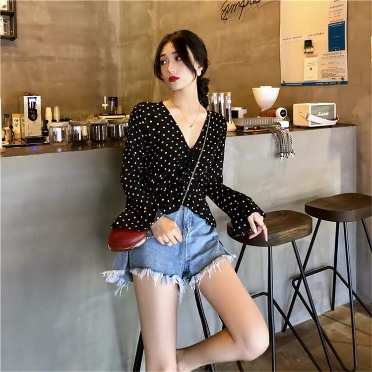 เสื้อครอปลายจุด แขนยาว รูดอก