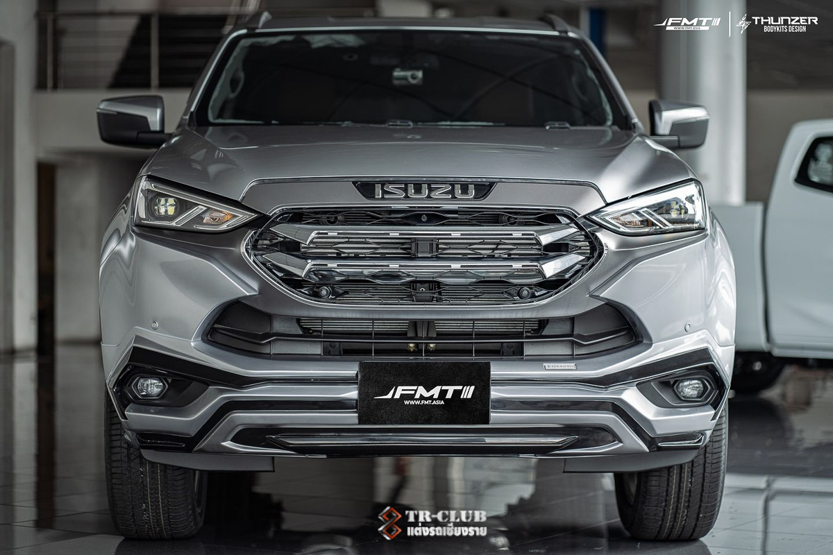 ชุดแต่งสเกิร์ตรอบคัน THUNZER สำหรับ Mu-X 2021