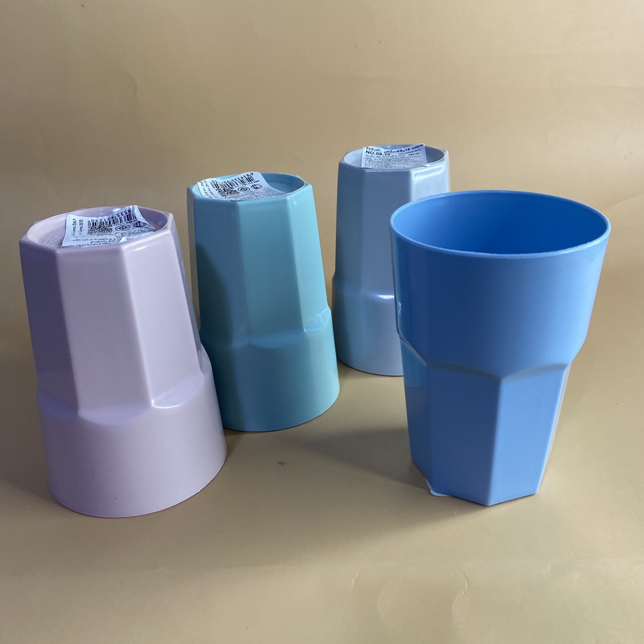 แก้วน้ำ 8 เหลี่ยมสีพาสเทล 09-10 คละสี /1ใบ