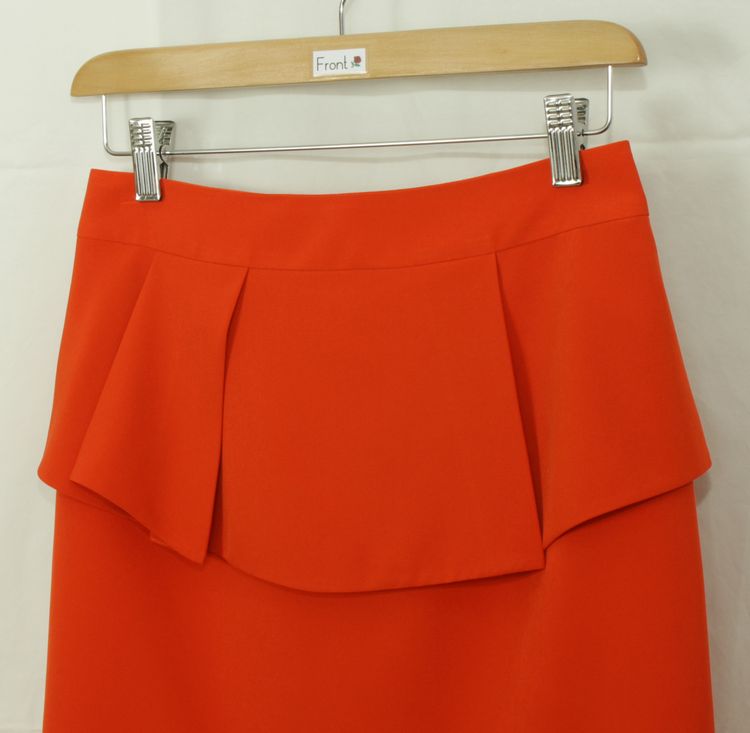 SK-070 กระโปรงทรงสอบ ผ้าไหมอิตาลีสีส้ม ด้านหน้ากระโปรงจับจีบระบาย