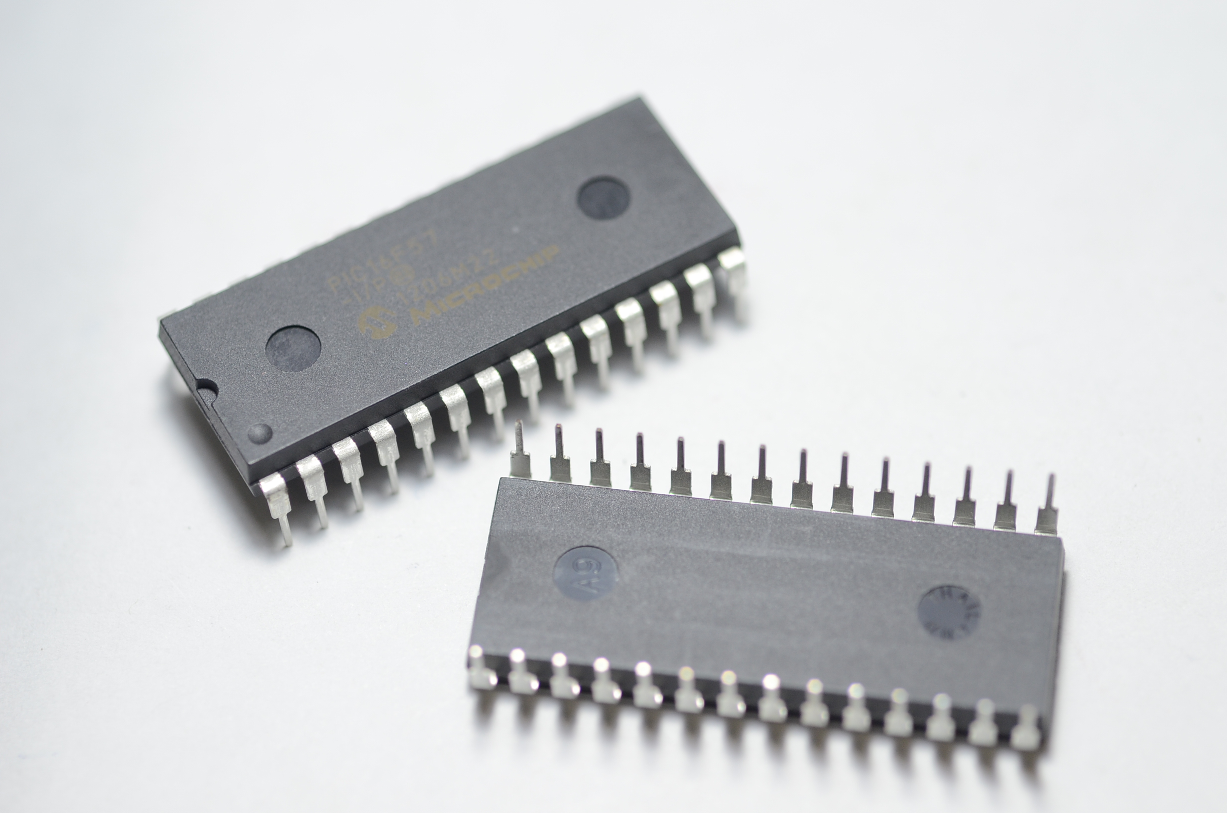 PIC16F627A-I/P : Flash 18-pin 20MHz/1kB Microcontroller