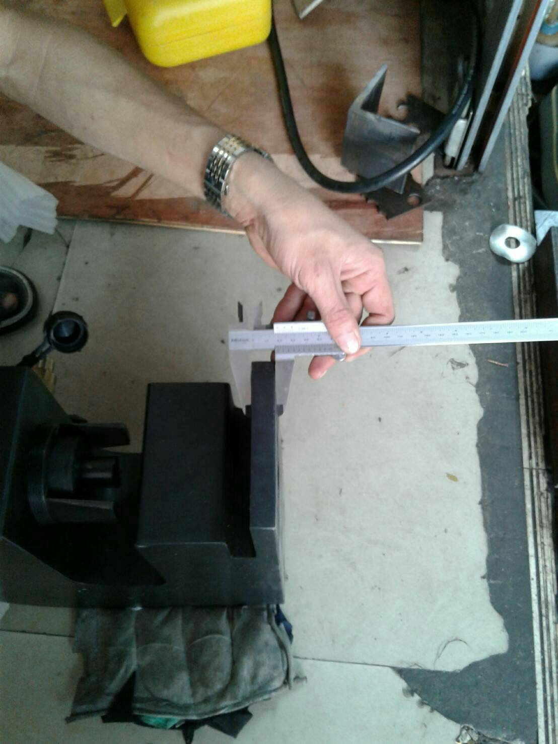 เครื่องเจาะรูไฮดรอลิค รุ่น HHM-80A