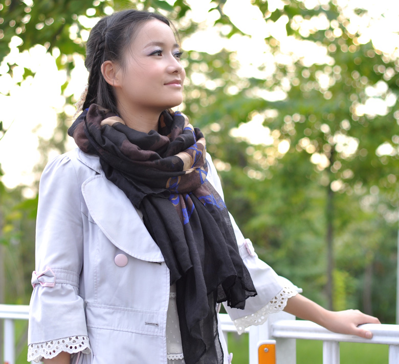 ผ้าพันคอ/คลุมไหล่ Polyester พิมพ์ลาย ขนาด 180cmx110cm(70-7/8"x43-1/4") 1 ชิ้น