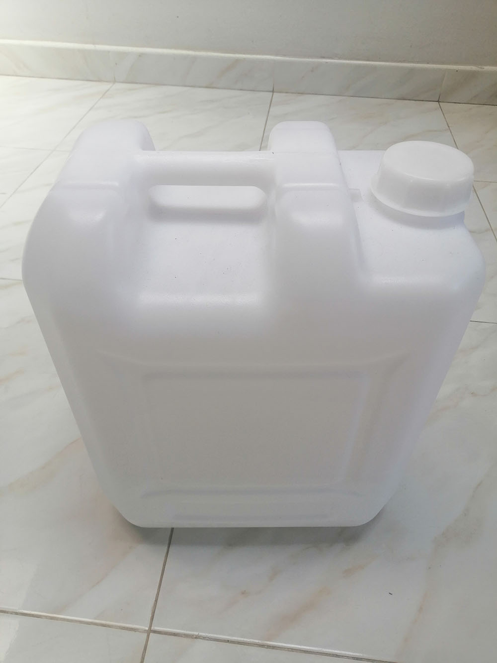 น้ำกลั่นบริสุทธิ์ขนาด 20 ลิตร