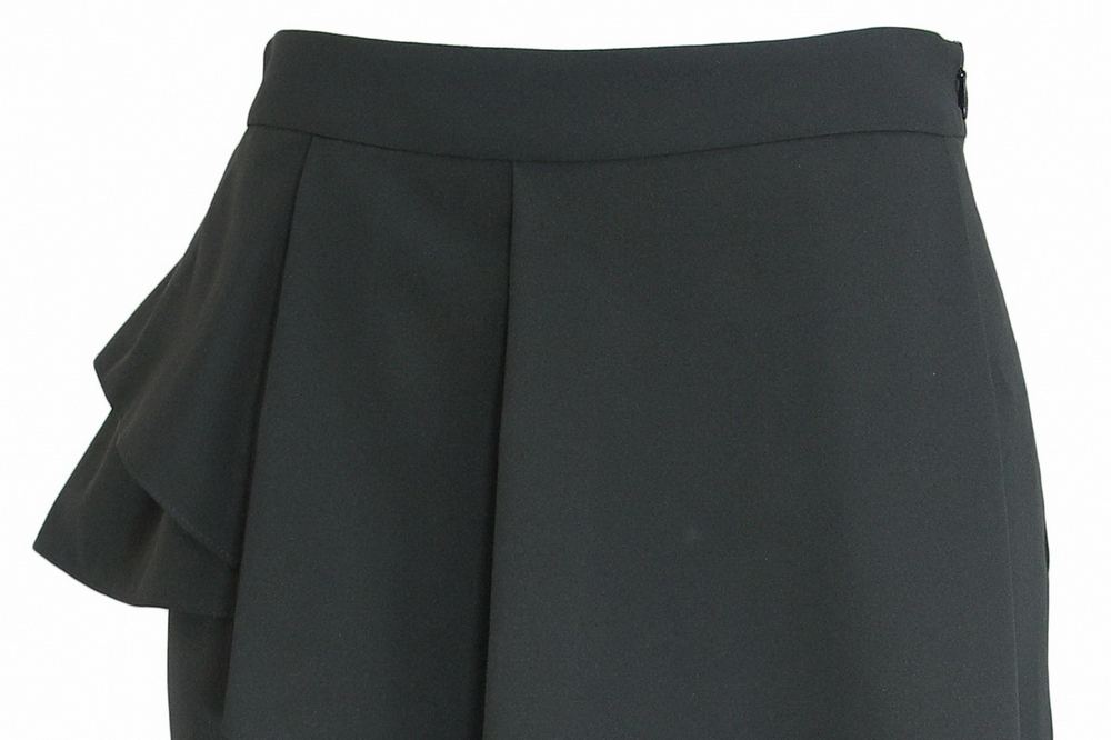 SK-076 กระโปรงทรงสอบ ผ้าไหมอิตาลีสีดำ แต่งระบายไล่ระดับ ลายผ้าสวยค่ะ