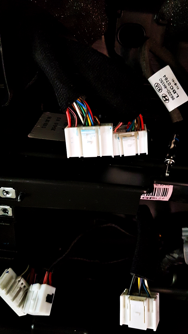 HYUNDAI H-1 ELITE 2016 [ จอแท้ตรงรุ่น + กล้องหลังแท้ + จอเพดาน + ดิจิตอลทีวี ] {ฉ3760}