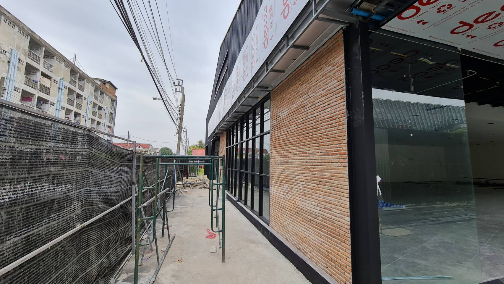 โกดังสำเร็จรูปโชว์รูมมอเตอร์ไซด์ TRIUMPH 20x35x6m