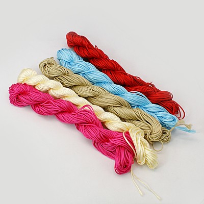 เชือกไนล่อนคละสีแบบrandom (สีอาจไม่ตรงกับในภาพ) สำหรับทำสร้อยข้อมือ ขนาด1มม. 10 กลุ่ม