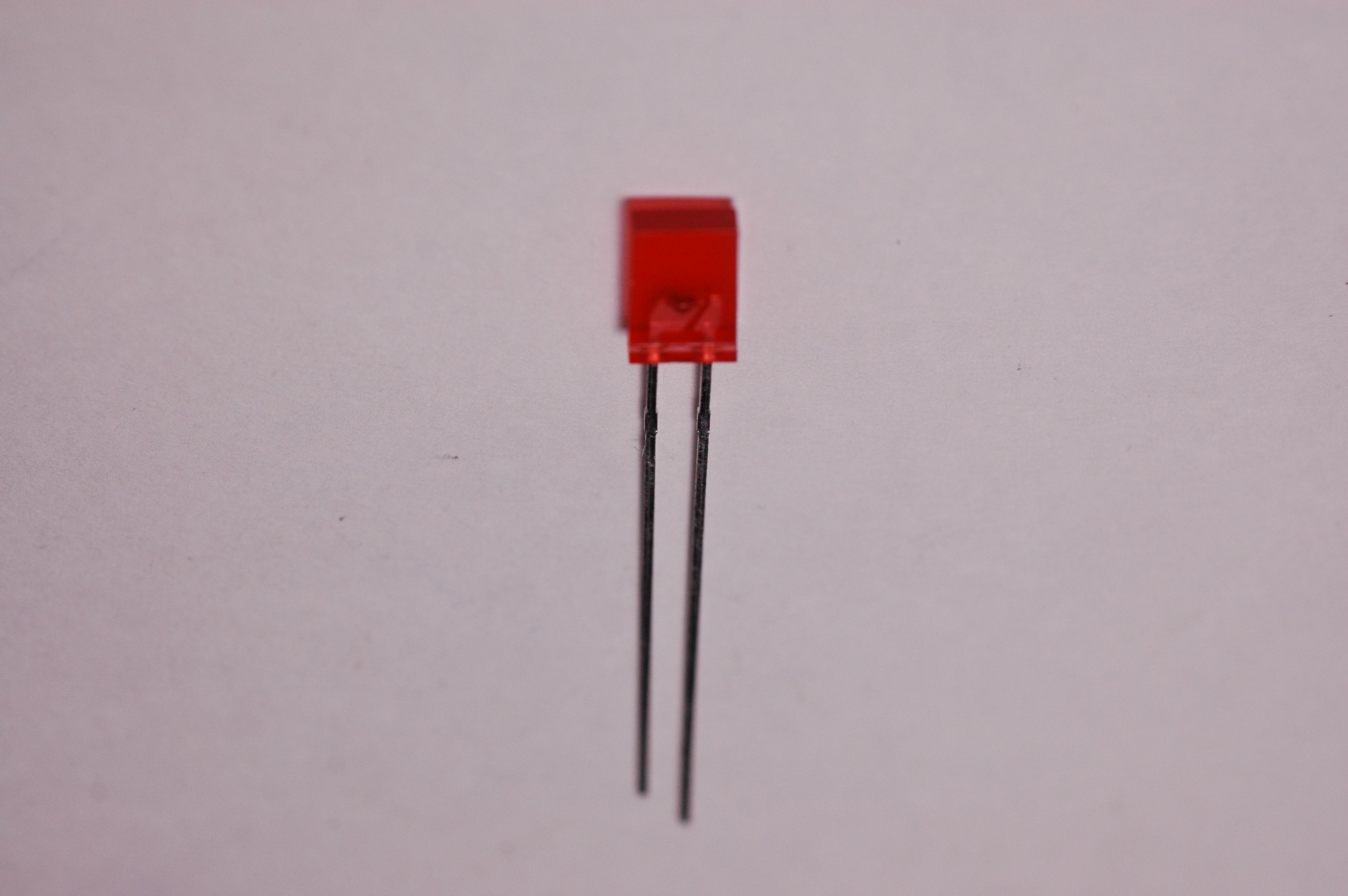 LH5130 : RED LED,2x5 mm.