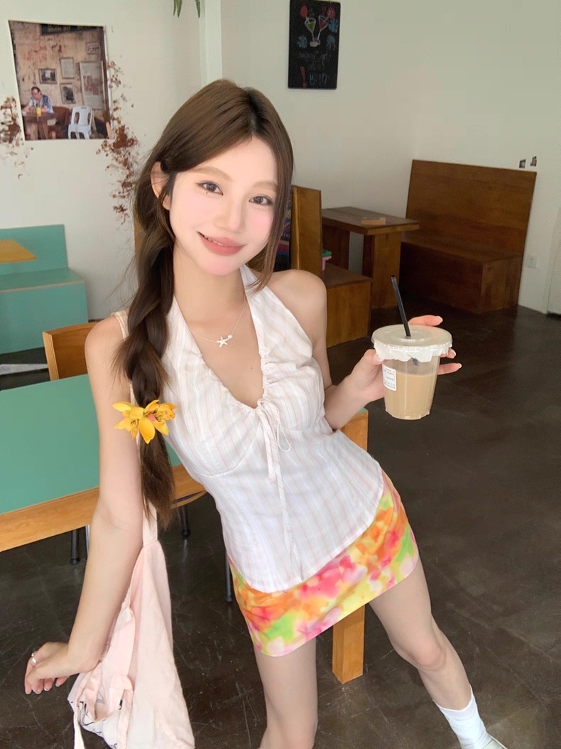 Chunya halter top เสื้อคล้องสม็อคลายทาง