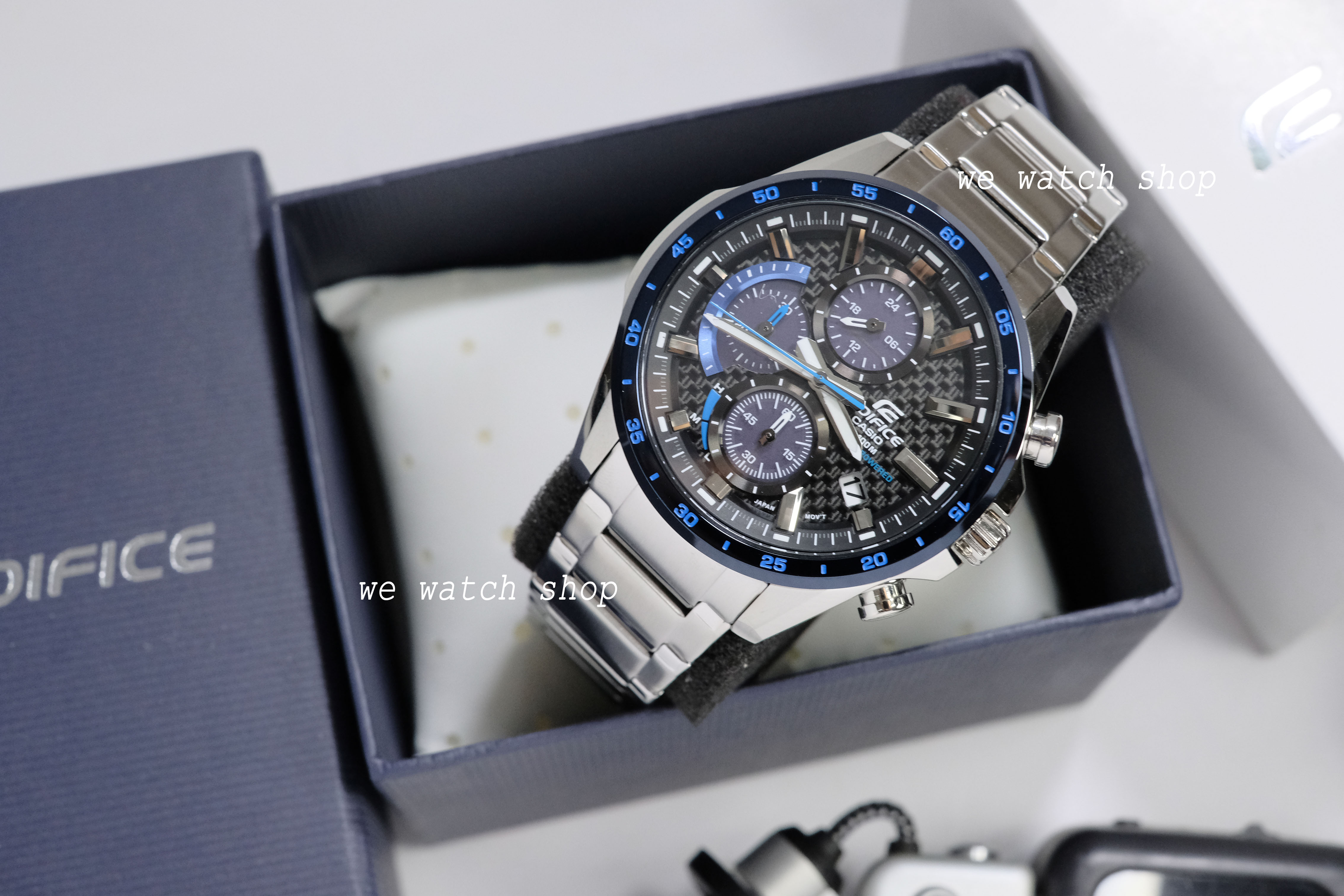 CASIO EDIFICE รุ่น EQS-900DB-2AVUDF สายสแตนเลส สีเงิน ขอบน้ำเงิน สินค้าใหม่ ของแท้ รับประกันศูนย์ CMG