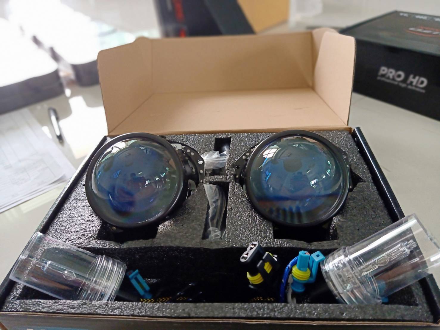 อัพเกรดไฟหน้าโปรเจคเตอร์ ซีนอน Hella Pro