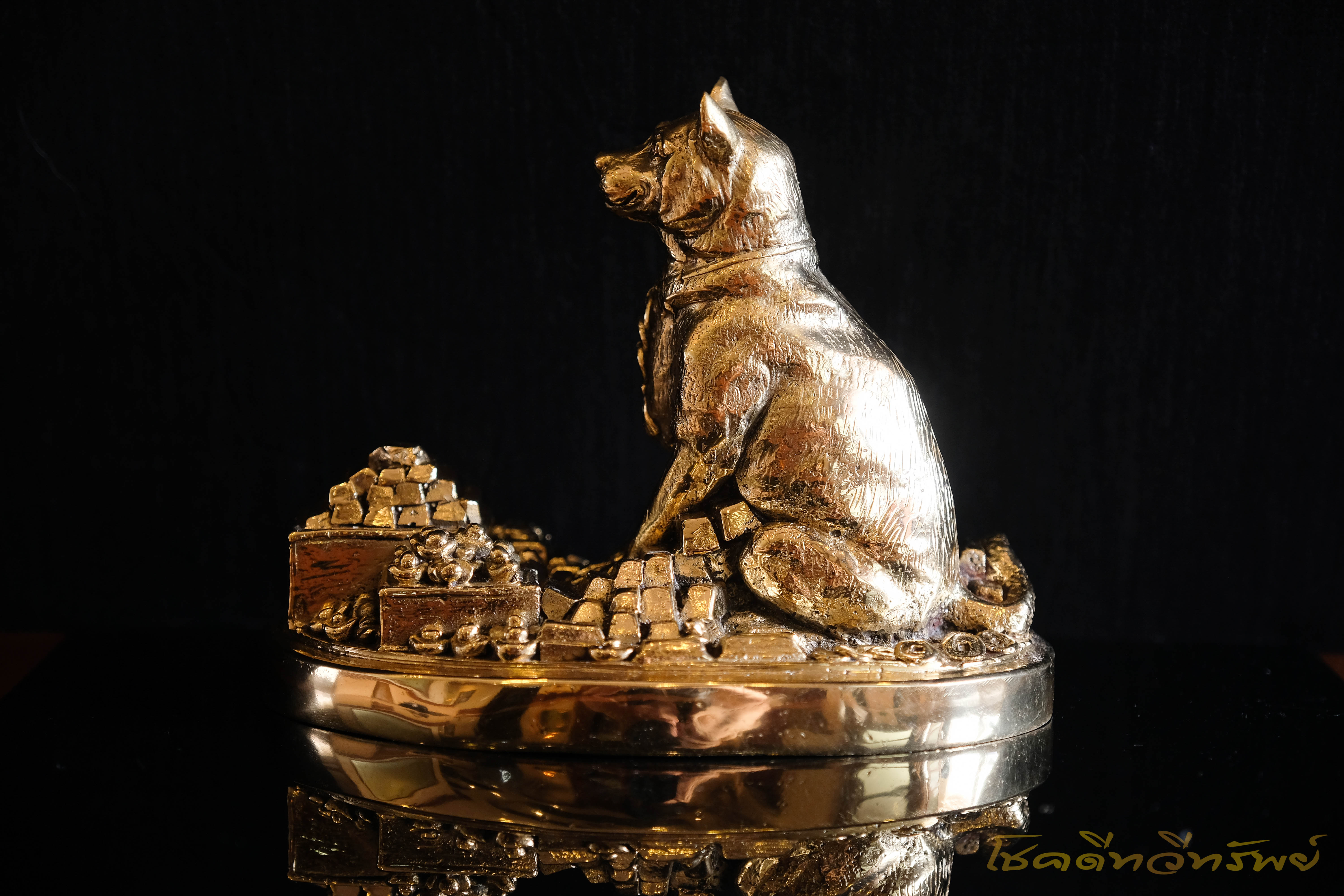 รูปปั้นสุนัขมงคล