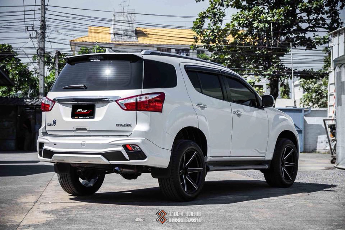 ชุดแต่งสเกิร์ตรอบคัน FD-JS MU-X 2017-2019