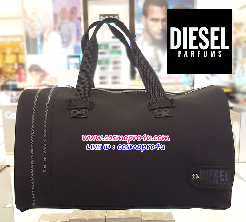 กระเป๋า DIESEL week-end bag สีดำ พรีเมี่ยมจากน้ำหอมดีเซล วัสดุ polyester คล้ายผ้าโฟมหนาน้ำหนักเบา ขนาดกลางๆ ถือไปทำงานไปเที่ยวออกกำลังกาย 15x10x7นิ้ว