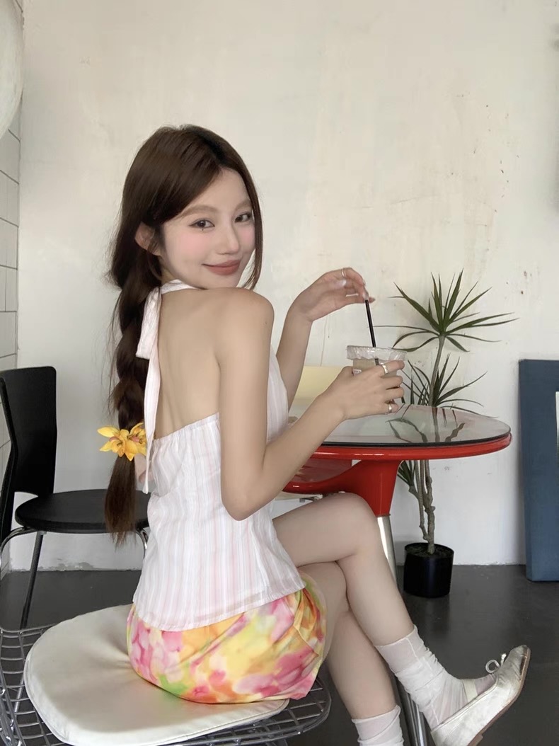 Chunya halter top เสื้อคล้องสม็อคลายทาง