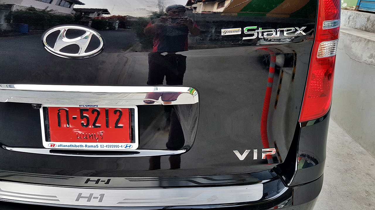 HYUNDAI H-1 ELITE 2017 [ จอหน้า pioneer 8850 + เครื่องเสียงชุดใหญ่ + ประตูไฟฟ้า 1 ข้าง + เบาะ vip + ท้าย 60:40 + คอนโซลเตี้ย ] {ฮล2626 , ก5212 }