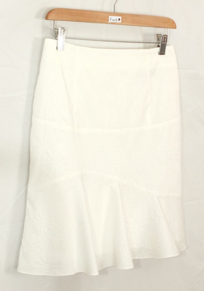 SK-219 กระโปรงแฟชั่น&ทำงาน ทรงย้วย ผ้าไหมอิตาลีพิมพ์นูนลายดอกไม้ สีขาวออฟไวท์