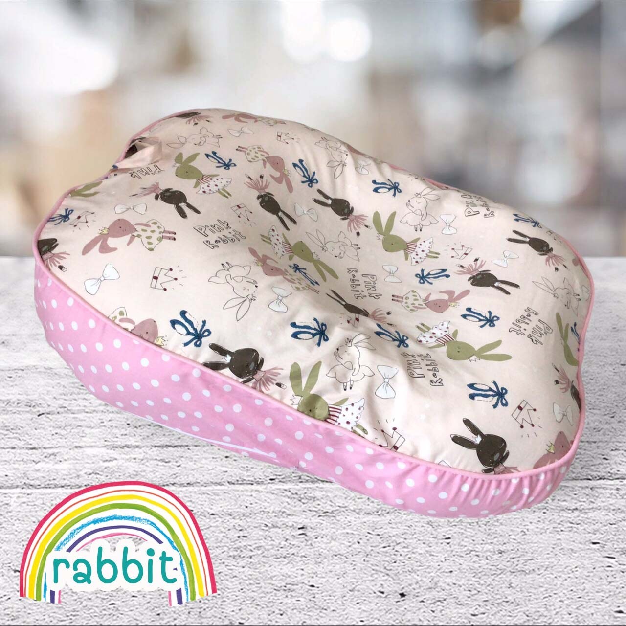 Palmandpond ที่นอนกันกรดไหลย้อน ขนาดใหญ่พิเศษ หลุมไม่ลึกถอดปลอกได้ ผ้าฝ้าย 100% (ลายเปลี่ยนตามลอตผลิตทักไลน์ @babyfirstcenter เพื่อสั่งซื้อ)