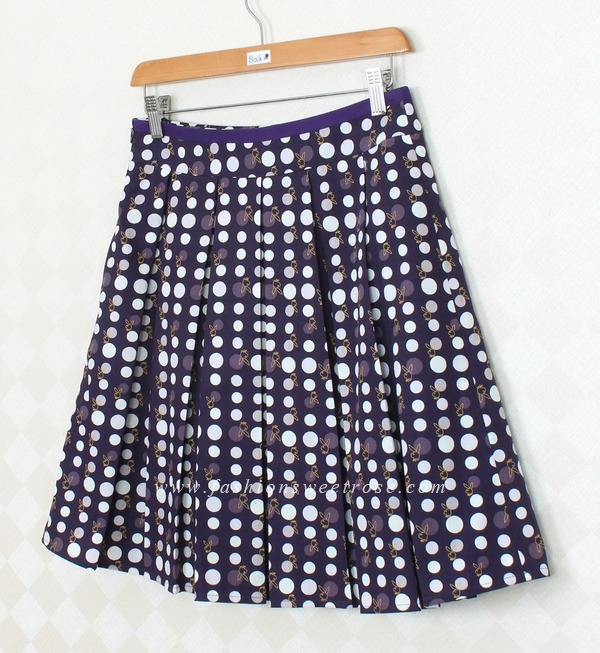 SK-303 กระโปรงแฟชั่น&ทำงาน ทรงบาน ผ้าคอตตอนญี่ปุ่น พิมพ์ลายจุดโทนม่วง