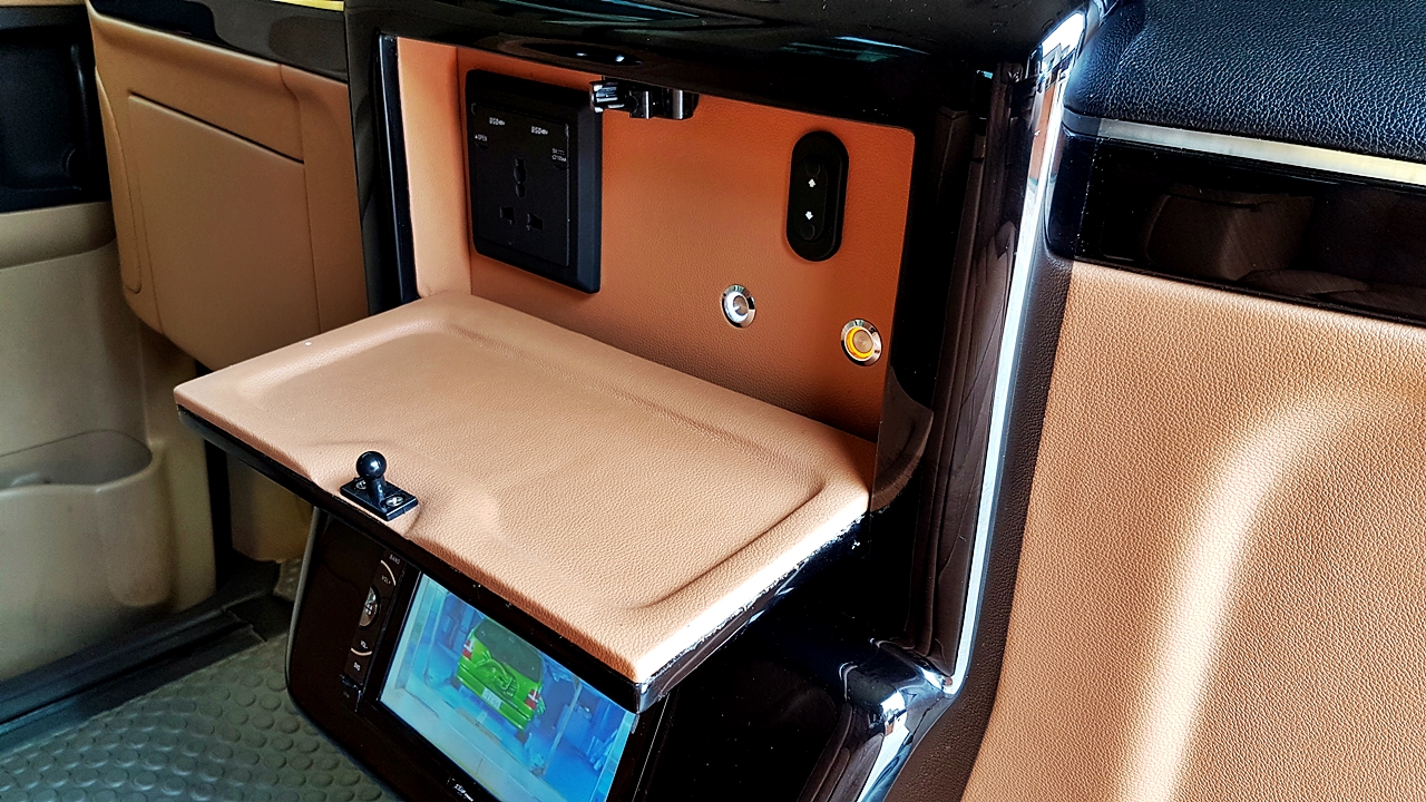 HYUNDAI H-1 DELUXE รถคุณเอกชัยศรีวิชัย [ เบาะ + คอนโซลสูง + เครื่องเสียง + ชุดแต่ง ] - ฮบ7971