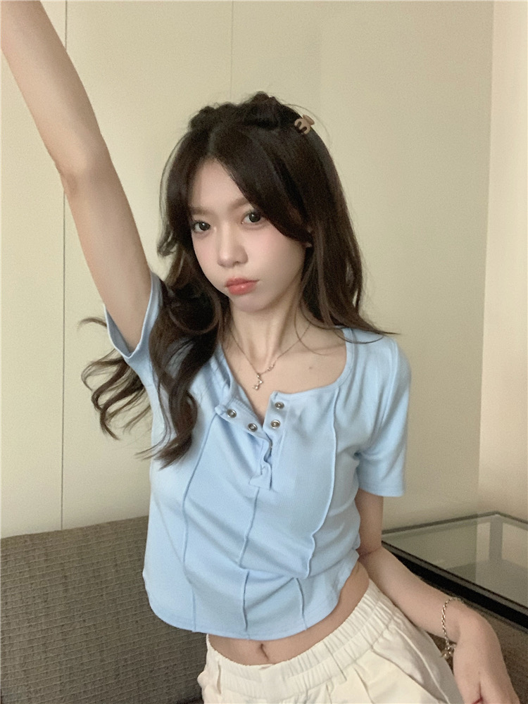 Kumi button tee เสื้อครอปกระดุมหน้า
