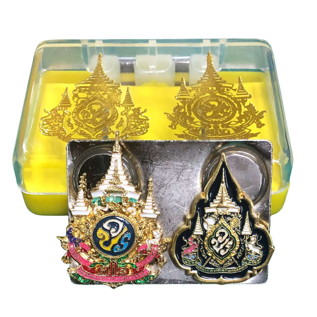 เข็มคู่ แม่เหล็ก สถาปนา ร.10 (สีน้ำเงิน) + เข็ม 72 พรรษา พร้อมกล่อง