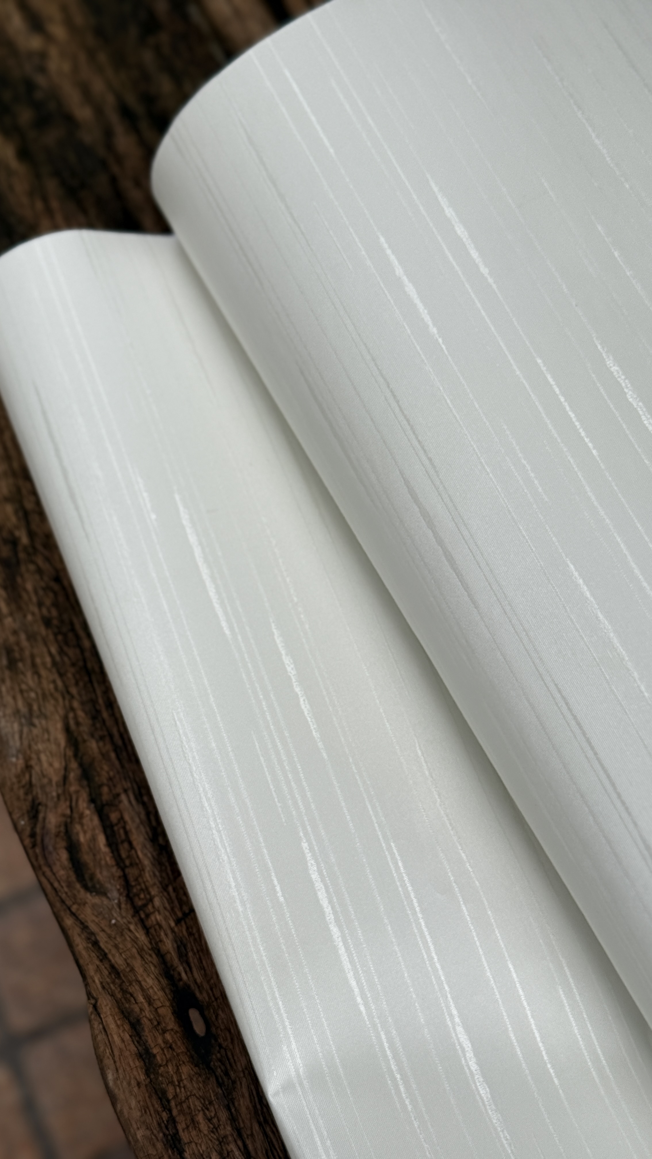 Wallpaper Sticker วอลล์เปเปอร์แบบมีกาวในตัว "สีขาวลายฝนตก" หน้ากว้าง 1.22m