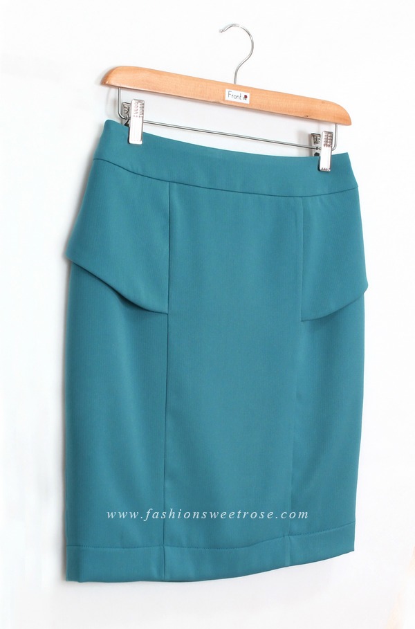 SK-400 กระโปรงทรงสอบ ผ้าโพลีเอสเตอร์สีฟ้า ด้านข้างกระโปรงออกแบบเป็นผ้าสองชิ้นซ้อนกัน