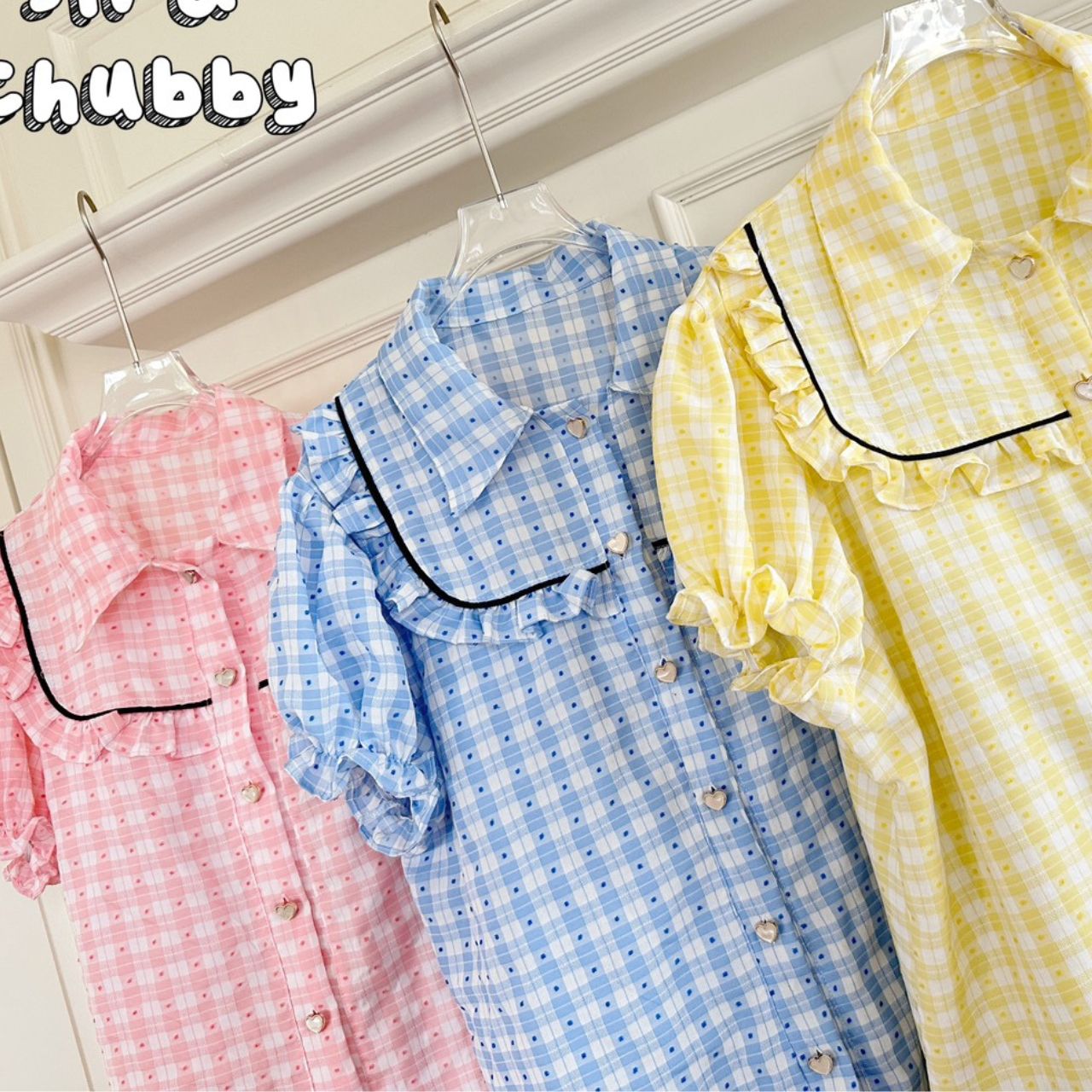 J114 เสื้อสาวอวบ คอปก แต่งระบาย แขนตุ๊กตา สีพาสเทล ฟ้า ชมพู เหลือง อกได้ถึง 50 นิ้ว