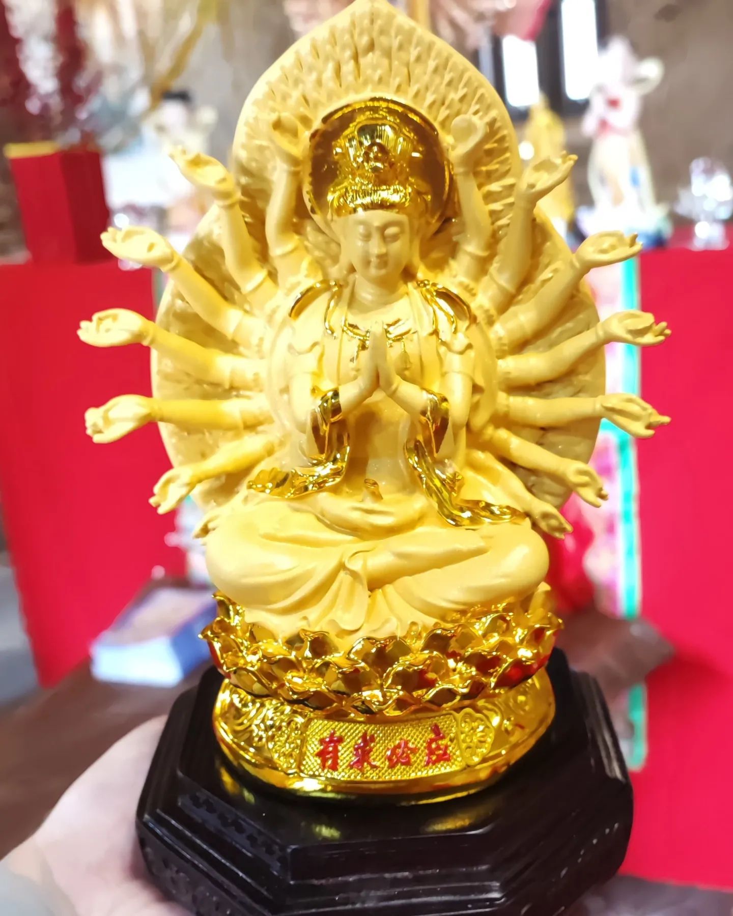 เจ้าแม่กวนอิม พันมือ ขจัดอุปสรรค บันดาลสรรพสิ่ง ให้สำเร็จทุกประการ 8 นิ้ว สีทอง งานเรซิ่น