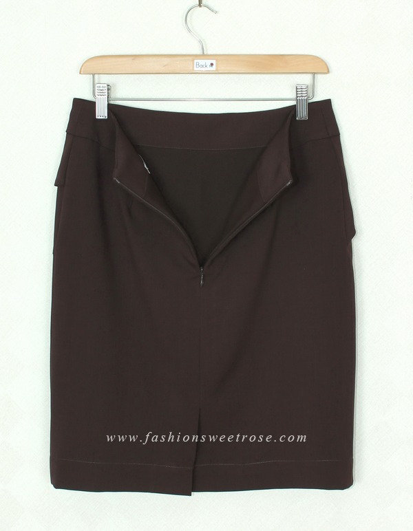 SK-366 กระโปรงทรงสอบ ผ้า Rose Skin สีน้ำตาล ออกแบบตัดต่อมีชิ้นแต่งด้านหน้า ดีไซน์เรียบหรู