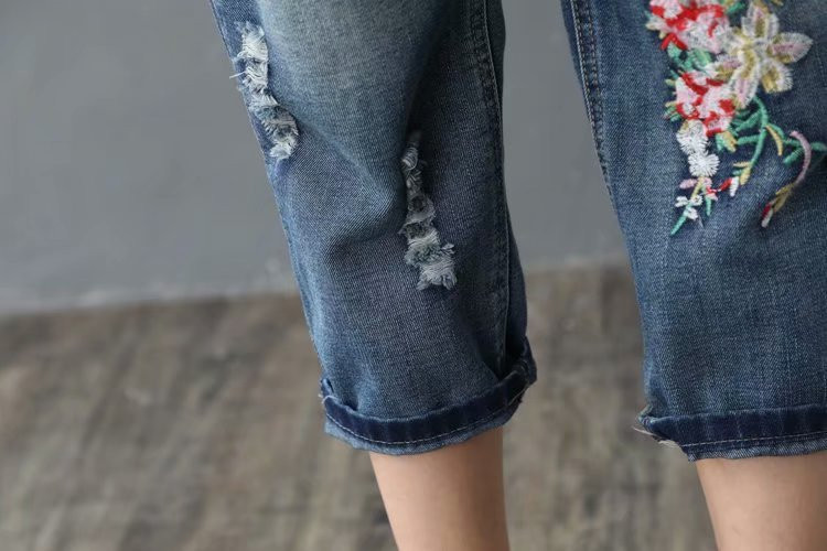 JPNT-007 กางเกงยีนส์ขายาว 5 ส่วน ปักลายดอกไม้เป็นกลุ่ม เอวยางยืด เนื้อผ้านิ่มไม่หนา