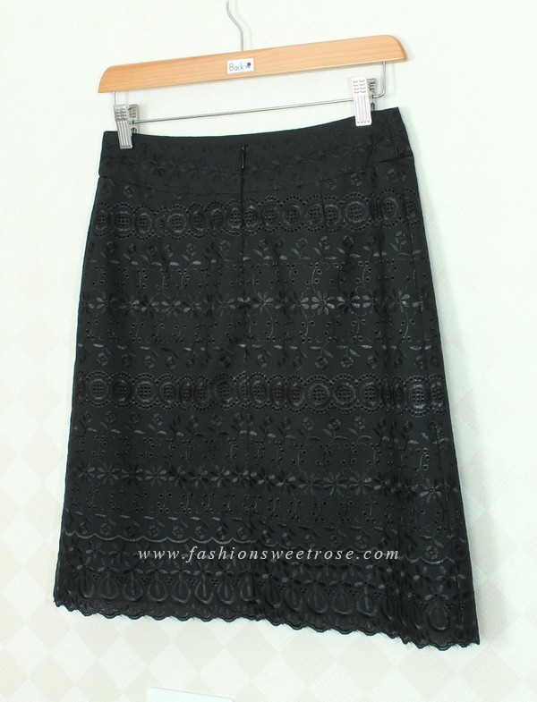 SK-355 กระโปรงทรงเอ ผ้าลูกไม้สีดำ ชายกระโปรงเป็นเชิงลูกไม้